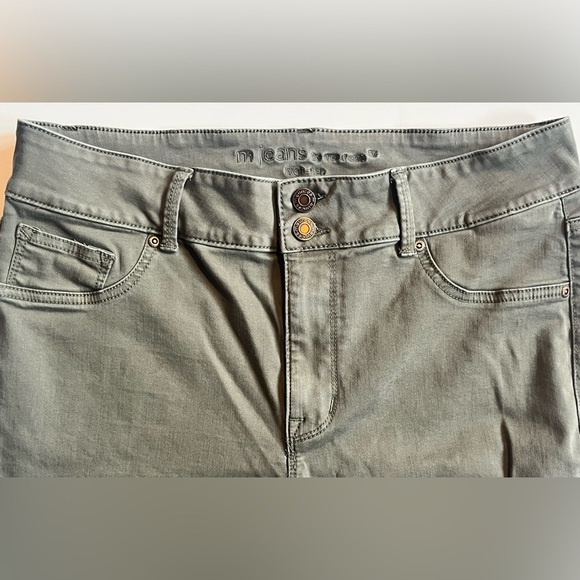 M Jeans by Maurices Dusty Olive Green High Rise Women's Jeans Large Short - Picture 3 of 16